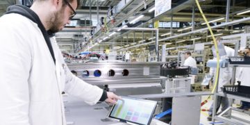 Münchenis asuvas ASM Assembly Systems tehases on automatiseeritud need tootmisprotsessid, mis ei vaja pika aja jooksul muutmist. Katsetused käivad kogu tootmisliini täisautomatiseerimise läbiviimiseks ning eesmärk on saavutada tark tehas, mis ei tee ühtegi viga. Foto: tootja