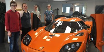 100 sammu inseneerias - Võru Kreutzwaldi kooli õpilased Hanno-Laur Kunnus, Hanna-Liina Kunnus, Karl Jakop Pintmann, Uku Konsap Koenigseggi superautode tehases.