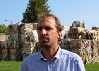 Räpina Paberivabriku juhataja Mihkel Peedimaa energiaaktsiiside soodustustest. Foto: Scanpix