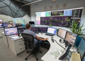 Eesti elektrisüsteemi sünkroniseerimine Mandri-Euroopa sagudsalaga. Eleringi juhtimiskeskus. Foto: Raubo Volmar / Eesti Ekspress / Scanpix