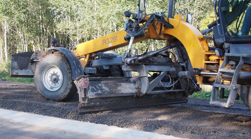 Põlevkivituhk on kasutuses teedeehituses. Foto: Osamat