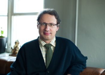 Keemia keskkonna haardes. Ajakirja TööstusESt toimetaja Erik Aru. Foto: Anne-Ly Palm