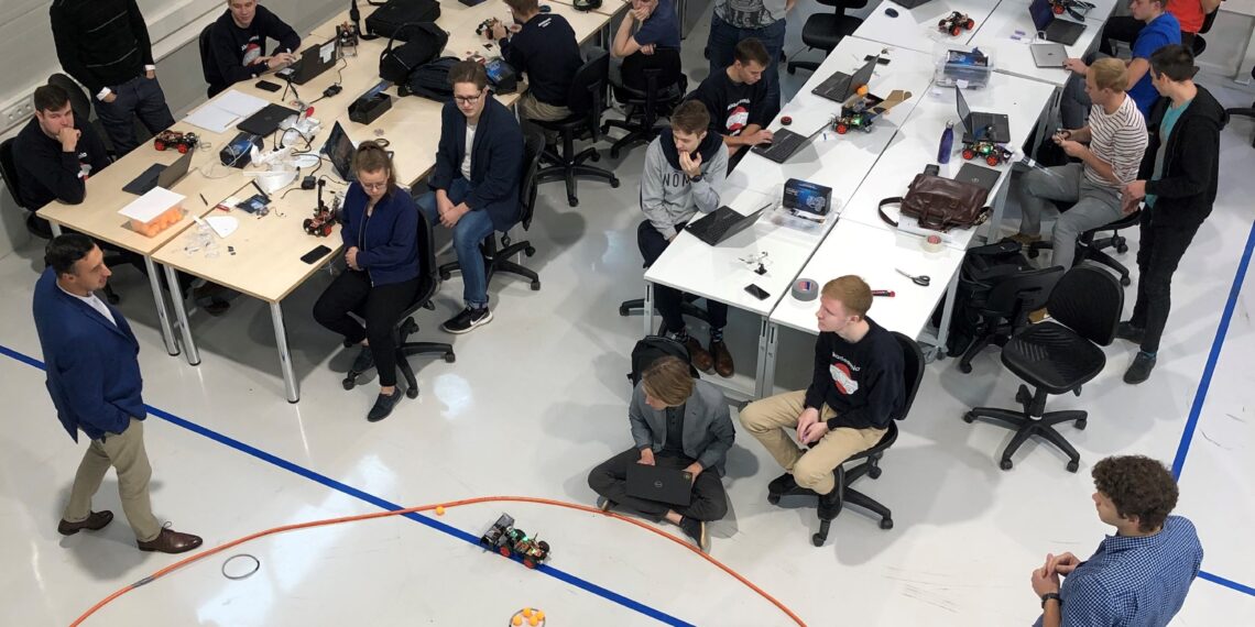 Cleveroni Akadeemia – hetk õppetööst. Foto: Cleveron