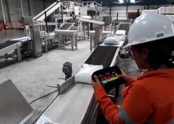 Yara pakkeliini operaator kasutamas Evoconi liini efektiivsuse jälgimiseks. Foto: Evocon