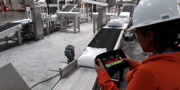 Yara pakkeliini operaator kasutamas Evoconi liini efektiivsuse jälgimiseks. Foto: Evocon