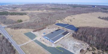 Vaade Pakri teadus- ja tööstuspargile linnulennult, taamal paistavad tuulikud. Pakri tööstuspark. Foto: Allan Leppikson