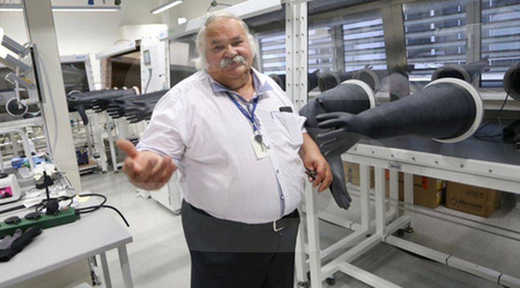 Tuulisel Eestil on potentsiaali saada tubliks vesinikuriigiks. Professor Enn Lust usub, et Eestis saab odavat vesinikku toota tuuleparkides ja päikeseelektri genereerimise kompleksides. Foto: Margus Ansu, Eesti Meedia/Scanpix