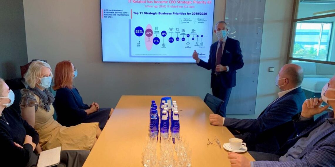 Minister Raul Siem külastas mööblitootja Neiser Groupi. Foto: Neiser Group