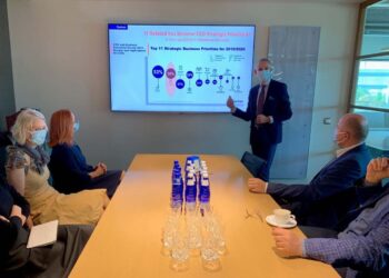 Minister Raul Siem külastas mööblitootja Neiser Groupi. Foto: Neiser Group