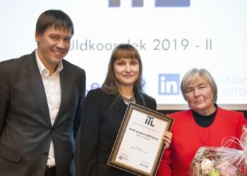 Ootame avaldusi ITL-i Ustus Aguri stipendiumile. ITLi president Andre Krull, stipendiumisaaja Kais Allikivi-Metsoja ja tema juhendaja, dotsent Pille Eslon. Foto: Johanna Jõhvikas