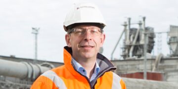 Taastuvenergia tasud. Kunda Nordic Tsemendi juht Meelis Einstein nendib, et taastuvenergia tasu vähendamine soodustaks Eesti tööstussektori investeeringuid, sest liiga kõrgete kulude korral ettevõtted investeerima ei kipu. Foto: Enno Rebane