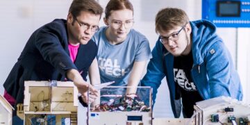 TTÜ Virumaa kolledži telemaatika ja arukate süsteemide erialal õpitakse arendama asjade interneti täislahendusi hoonetes, tööstuses ning avalikus ruumis. Ida-Viru haridus. Foto: Virumaa kolledž