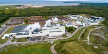 Automatiseerimine ja uute tehnoloogiate kasutamine on üks võimalus, mis aitab efektiivsust hoida ja kasvatada. Eesti töötleva tööstuse analüüs Swedankilt. Estonian Cell on tipptehnoloogia kasutamise ja automatiseerituse poolest hea näide. Foto: Ain Liiva / Virumaa Teataja / Scanpix