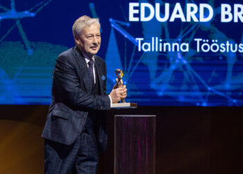 Eduard Brindfeldt võttis mullu oktoobris Alexela Kontserdimajas toimunud aasta õpetaja galal vastu aasta kutseõpetaja auhinna. Foto: Scanpix/Mihkel Maripuu/Postimees