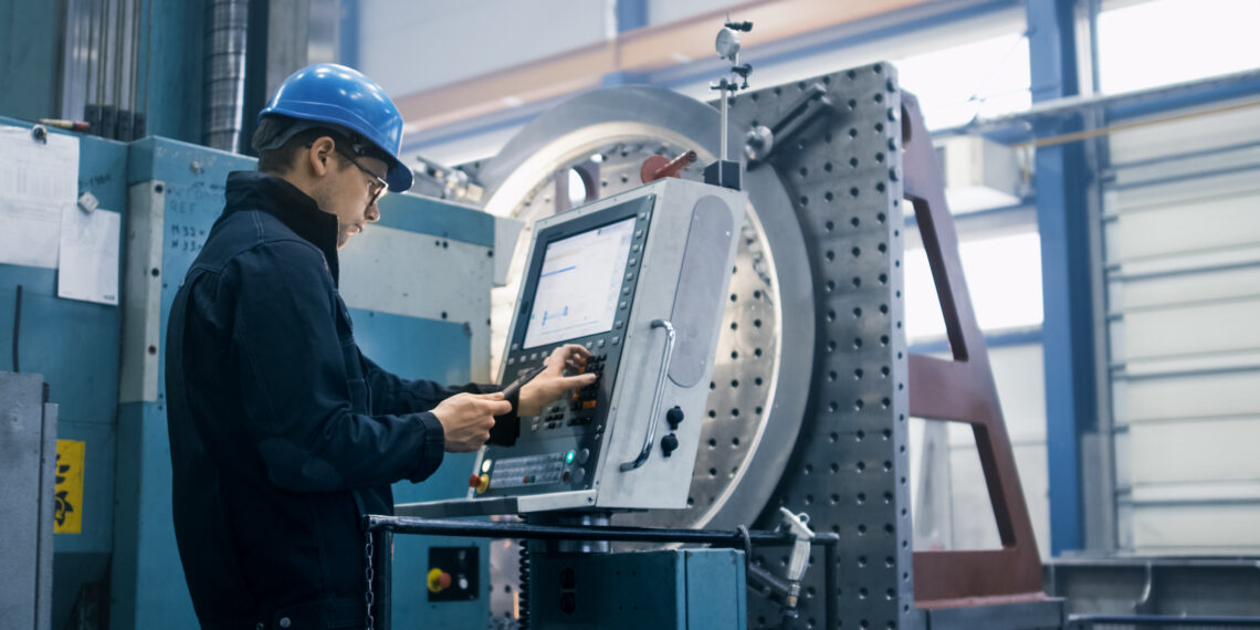 Töötleval tööstusel tuleb muutuda innovatiivsemaks üha väiksema arvu töötajatega. Foto: Shutterstock