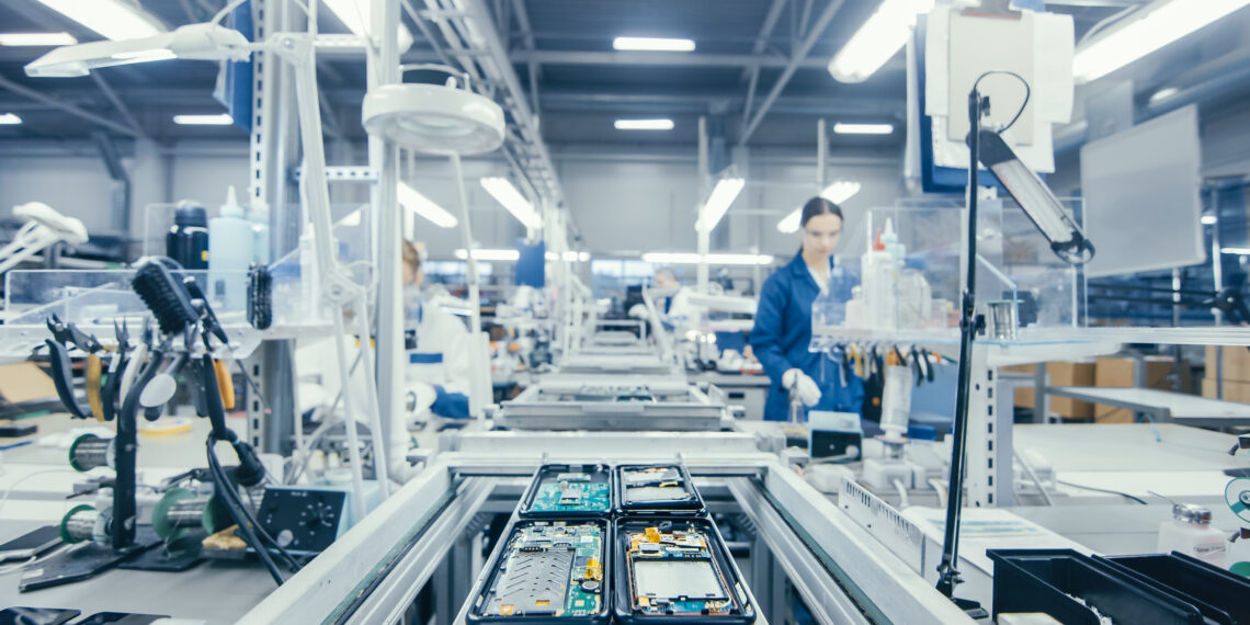 Nõudluse hüppeline kasv mõjutab ka Eesti elektroonikatehaseid. Foto: Shutterstock