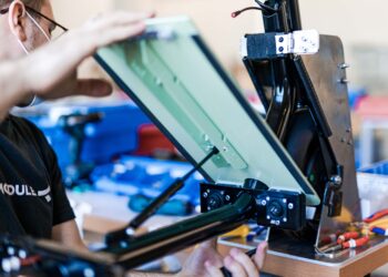 Tõukerataste komplekteerimine Comodule’i tehases. Fotod: Comodule / Katrin Eleri Engel