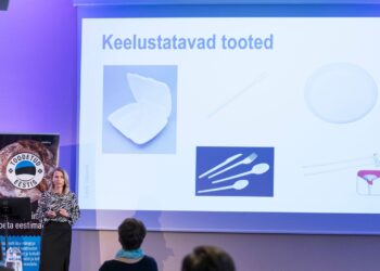 Toidutööstuse pakendimure: direktiiv nõuab korduvkasutusega pakendit. Tänavu esmakordselt peetud pakendikonverentsil andis keskkonnaministeeriumi keskkonnakorralduse osakonna juhataja Sigrid Soomlais ülevaate sellest, millises seisus ollakse ühekordse plasti käibelt kõrvaldamisega ja millised nõuded praegu kehtivad. Foto: Sven Tupits