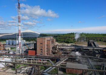Ida-Virumaa otsib aseainet põlevkivitööstusele. Kiviõli põlevkivikeemia tehas vajab Euroopa Liidus seatud kliimaeesmärkide tõttu uuenduslikku lähenemist põlevkivikeemiale. Seda nähakse dikarboksüülhapete tootmises. Foto: Kiviõli Keemiatööstus