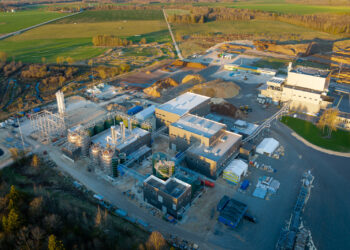 Puidukeemia katsetehas Fibenol hakkab Imaveres puitmassi rafineerimise käigus tootma naftasaadusi asendavat toorainet keemiatööstustele. Fibenoli tehas rajati Imaverre, Graanul Investi tootmiskompleksi territooriumile. Foto: Fibenol