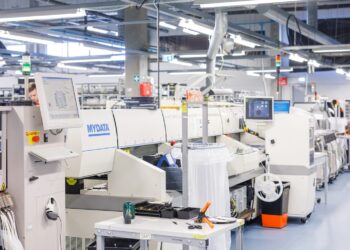 Digitaliseerimise ekspert: võtmeküsimuseks saab tööstuse tulemuslikkuse tõstmine. Digitaliseerimine käib käsikäes automatiseerimisega ja selle juurde kuulub ka tootmisprotsesside visuaalne digijälgimine. Elektroonikatööstus sammub selles vallas esireas. Pildil Incapi tehas Kuressaares. Foto: Incap Estonia