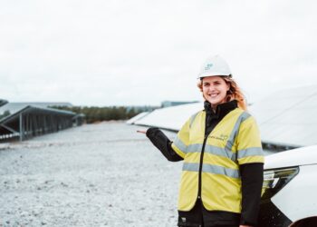 Inseneeria ei ole ainult meestele. Elise Johanna Lill on seda meelt, et ei ole olemas meeste või naiste erialasid ning igaüks peaks valima endale julgesti just selle, mis päriselt meeldib ja silma särama paneb. Foto: Kaur Kasemaa