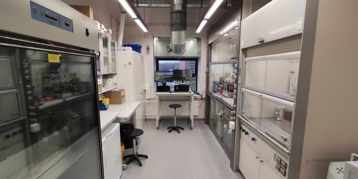 Puidust aseaine fossiilsele toormele. Selline näeb Tartu Ülikoolis välja gaasfermentatsiooni laboratoorium. Fotod: erakogu