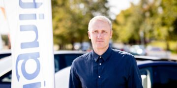 Vilniuses avati Baltikumi võimsaim elektrisõidukite laadimisjaam. Andrius Šeršniovas märgib, et Baltikumi võimsaima laadimisjaama käivitamine on osa Ignitis ONi ambitsioonikast strateegilisest plaanist laiendada Baltikumis elektrisõidukite laadimise taristut. Fotod: Ignitis