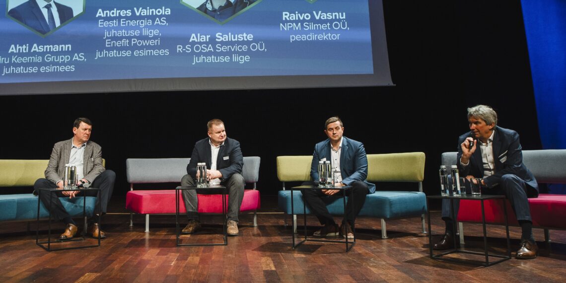 Ida-Virumaa õiglase ülemineku raha pääseb paisu tagant. Foorumi ettevõtjate aruteluringil osalesid (vasakult): Andres Vainola, Raivo Vasnu, Alar Saluste ja Ahti Asmann. Foto: TalTech