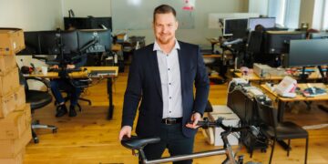 Elektroonikainsener Kristjan Tozen usub, et tehnoloogilisi arenguid ei maksa karta, sest ennekõike on need loodud ikkagi maailma paremaks muutmiseks ja inimeste elujärje kergendamiseks. Foto: Arno Mikkor