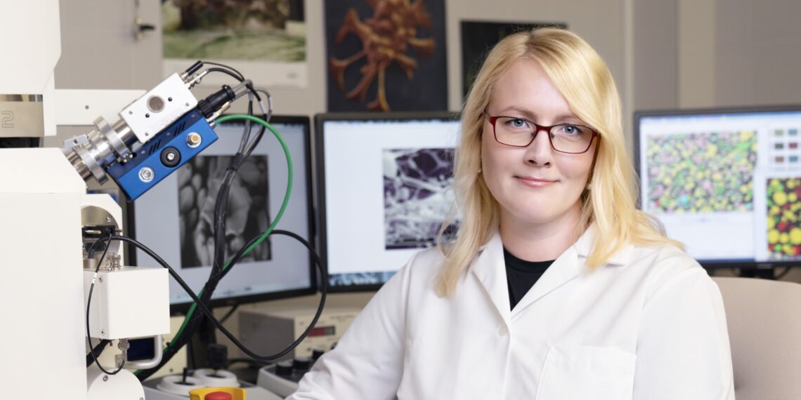 Maarja Grossberg-Kuusk on pühendanud oma teadlasekarjääri materjalide uurimisele, mis aitavad tulevikus päikeseenergiat toota suurema kasuteguriga, kui seda siiani osatakse. Teadusuuringute keskus. Foto: erakogu