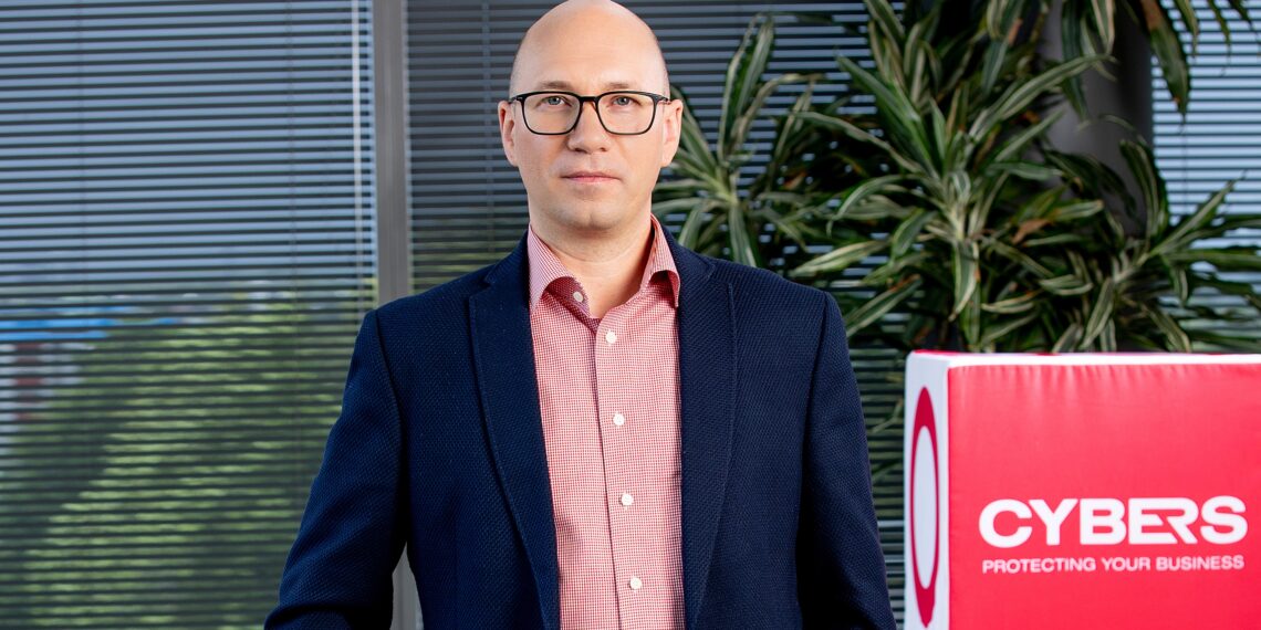 Terviklik küberkaitse on ainus viis tagada enda ettevõtte vastupanuvõime organiseeritud küberkuritegevusele ja hoida ära suuremad äritegevuse häired, soovitab CYBERS äriarendusjuht Ronnie Jaanhold.