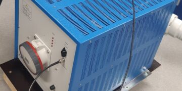 Tehnikaülikool sai katseseadme, mis võimaldab mõõta elektriseadmete põhjustatud elektripaigaldiste häiringuid.