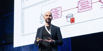 Konverentsil Tark Tööstus 2024 tutvustas Vjatšeslav Antipenko tootmisettevõtete küberturvalisuse uuringut. Foto: RIA