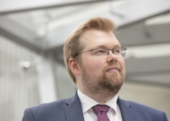 Eesti Panga ökonomist Kaspar Oja: investeeringute kasvav tase näitab ettevõtete usku majanduse taastumisse. Foto: Eesti Pank