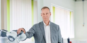 Hiljaaegu TalTechi elektroenergeetika ja mehhatroonika instituuti juhtima asunud Mart Landsberg leiab, et ülikoolid võiksid olla inseneerias innovatsiooni vedurid, sest uuendusmeelsus on ka majanduse arengu tagatis. Foto: Raul Mee