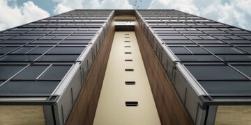 Teknos FR Facade'i tulekindel värvisüsteem võimaldab kasutada puitmaterjali ehitistel, kus see senini polnud tuleohutuse tõttu võimalik. Foto: Teknos