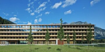 Illwerke Zentrum Montafon Austrias on üks maailma suurimaid puidust karkassiga büroohooneid. Valmimise ajal oli see oma enam kui 10 000 m² kasutatava pinnaga Euroopa suurim puidust büroohoone. Hoone puidust karkass, mis asub betoonist aluse kohal, paigaldati vaid kuue nädalaga. Fotod: erakogu, EMPL