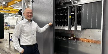 Harju Elekter Group juhatuse liige Aron Kuhi-Thalfeldt usub, et ettevõtte poolt määratud stipendium annab tudengile kindluse, et tema valitud eriala on ühiskonnale vajalik ning innustab teda veelgi rohkem õpingutele keskenduma. Foto: Harju Elekter