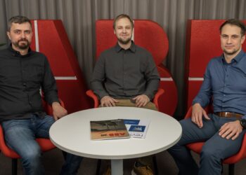 Eestis asuv ABB sagedusmuundurite testimiskeskus viib aastas läbi üle 300 töökindluse katse. Vasakult Risto Rosin, Sergey Kalashnikov, saatejuht Jaanus Karu. Foto: ABB