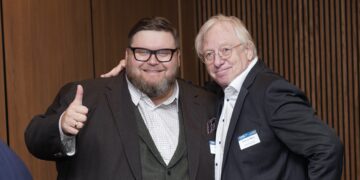 Elektroonikaettevõtte Incap president Otto Pukk (vasakul) ja In4ma analüütikaguru Dieter G. Weiss on üleilmse turu praegusele ettearvamatusele vaatamata optimistli- kult meelestatud. Foto: Peeter Sirge