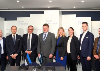 Konsortsiumi liikmed ESA ja MKM-i esindajaga. Foto: Ettevõtluse ja Innovatsiooni Sihtasutus (EIS)