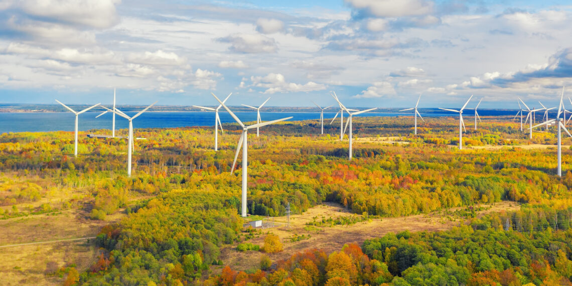 Mittejuhitava taastuvelektri kasutamisega kaasnevad probleemid: tuule- ja päikeseenergia ülemäära suuremahuline tootmine, samas, kui juhitavat võimsust napib, muudab elektrisüsteemi kergemini haavatavaks ja rikketundlikumaks. Foto: shutterstock