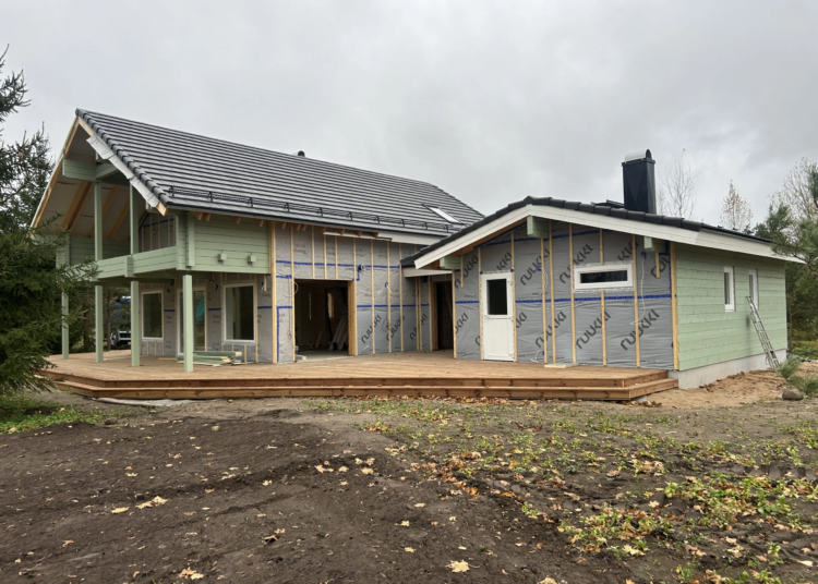 Eesti puitmajade tootjad. Siinse puitmajatootja ja -ehitaja Estonian Log Cabins üks viimastest ehitustandritest. Foto: Estonian Log Cabins