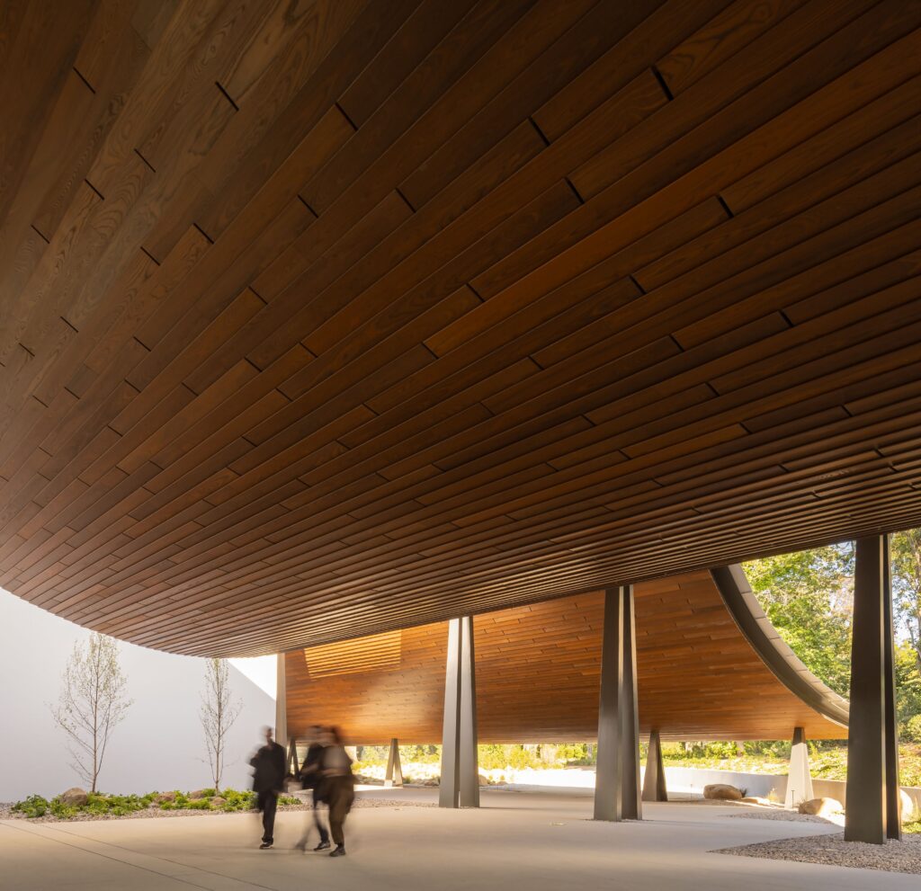 Portugali modernse kunsti muuseumi termosaarest sissepääs Lissabonis, arhitekt Kengo Kuma. Foto: Fernando Guerra
