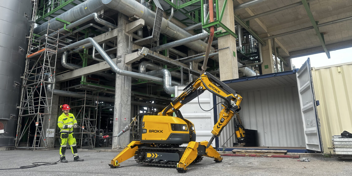 Kaugjuhitav robotseade Brokk-170 Enefiti põlevkiviõli tehases. Foto: Enefit Solutions