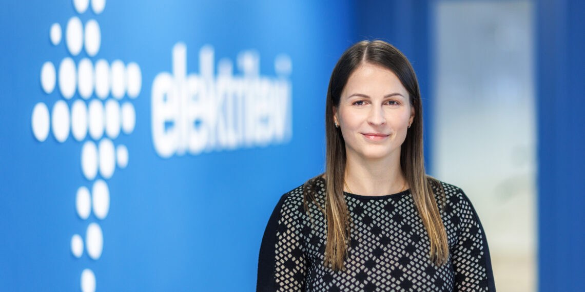 Positronil tutvustab Elektrilevi teekonda targa jaotusvõrgu loomise poole ja selles valdkonnas avanevaid karjäärivõimalusi ettevõtte liitumisteenuse üksuse juht Marii Uduvee. Foto: Elektrilevi