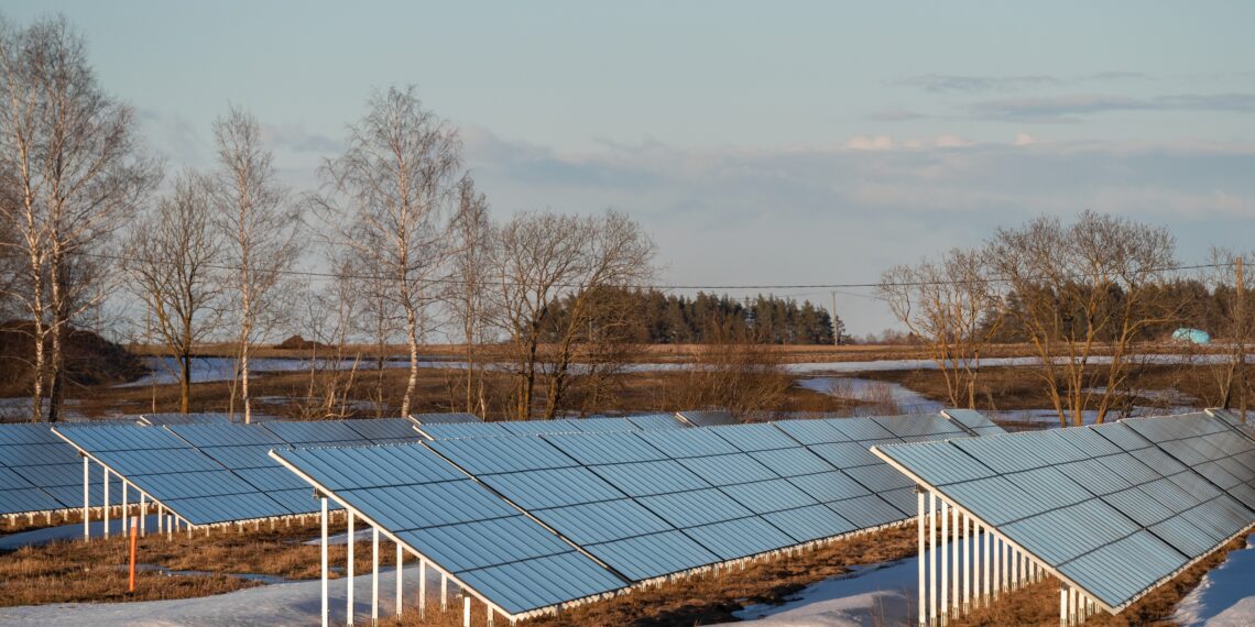 Eesti on Balti riikide seas päikese- ja tuuleelektri tootmise poolest esirinnas. Foto: Shutterstock