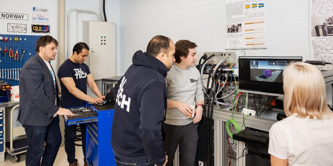 Elektrisõidukid vajavad täiustamist. Selle tarbeks on TalTechis sisustatud spetsiaalne labor. Foto: TalTech