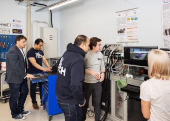 Elektrisõidukid vajavad täiustamist. Selle tarbeks on TalTechis sisustatud spetsiaalne labor. Foto: TalTech